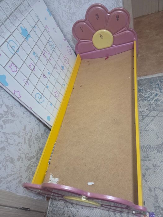 Кровать продам.