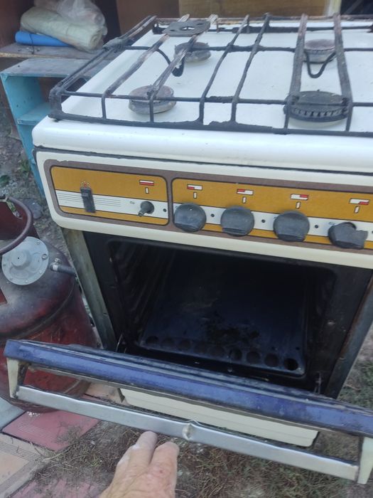 Продам газ плиту