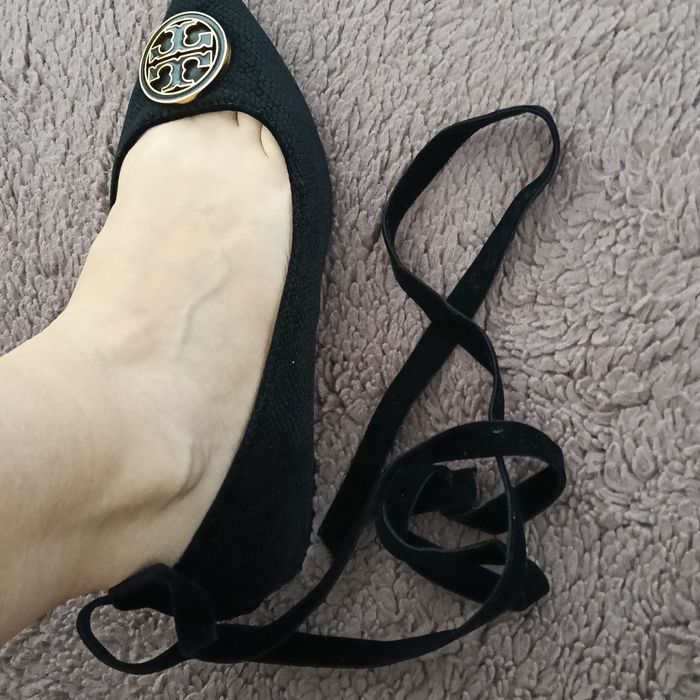 Balerini cu vârf ascuțit și barete (ankle strap) de la brandul Tata It