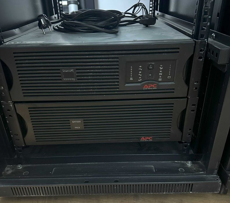 UPS APC Smart On-line, conversie dubla 2 x 3 KVA / 2 x 2400 W