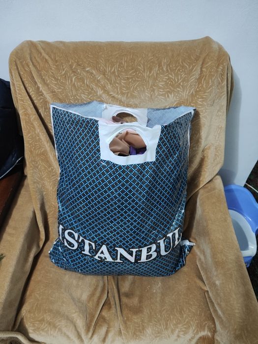 Много женской одежды