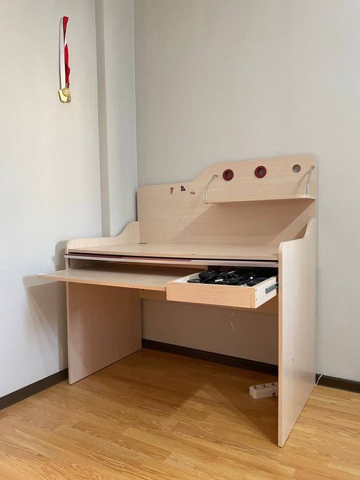 Срочно продаётся гарнитур в полном комплекте в отличном со