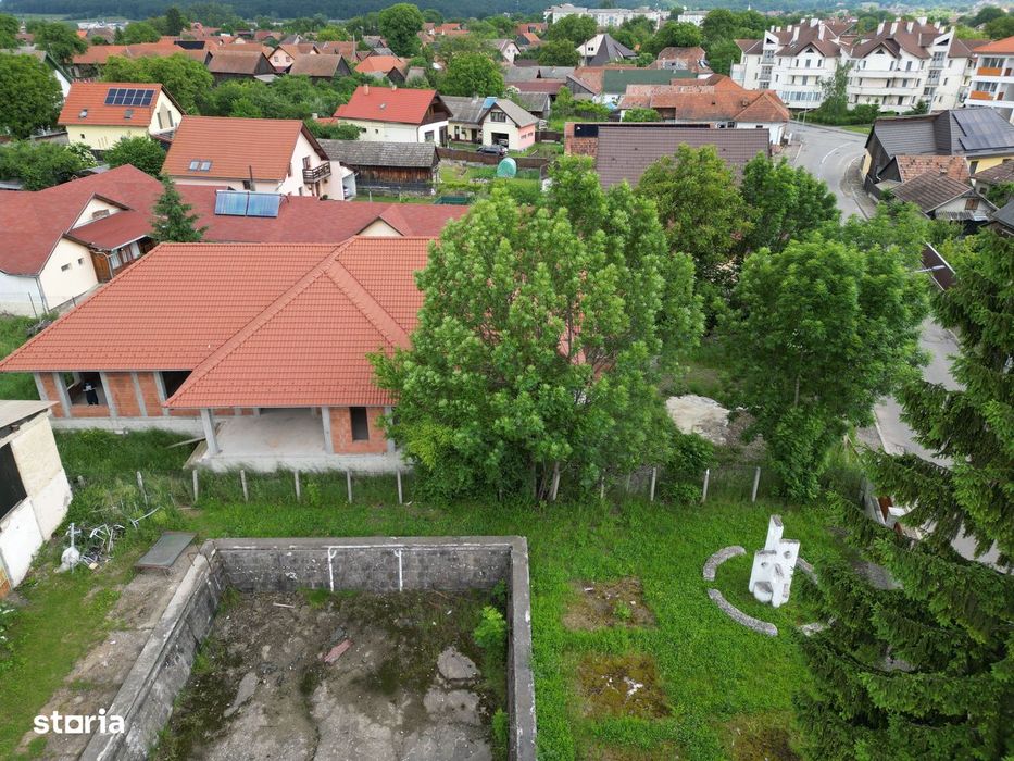 Casă de vânzare 260 mp utili + 1052 mp teren in centrul orasului Covas