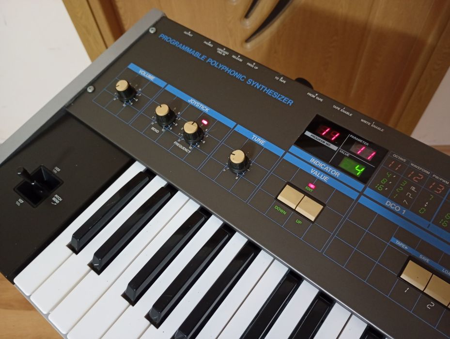 Korg POLY 61 sintetizator analogic orgă pian