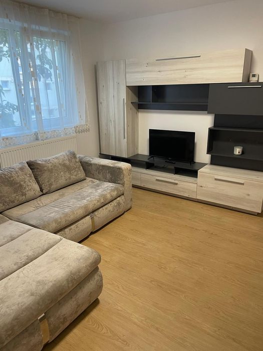 Închiriez apartament