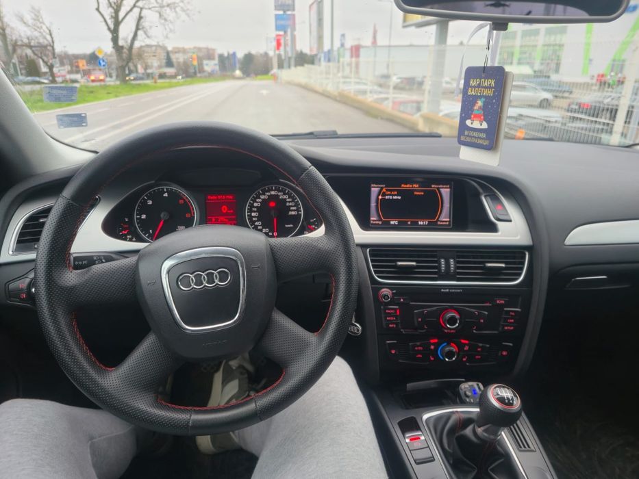Audi A4 B8. Audi