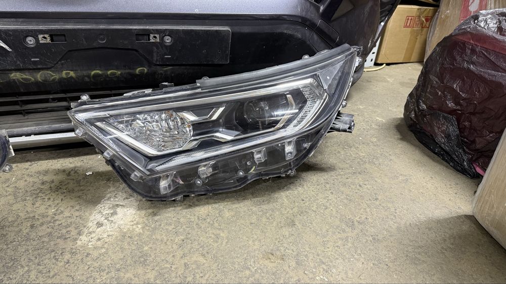 Продам Решетка на toyota rav4
