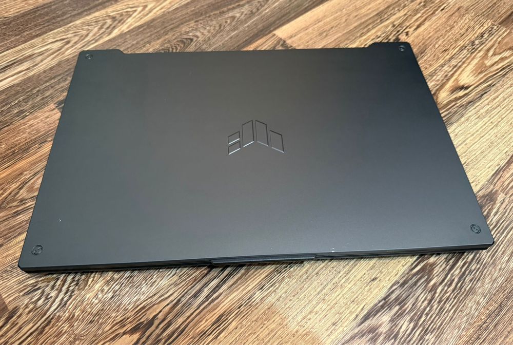 ASUS TUF Gaming F17 – RTX 3050 / i5 Gen 12 / 16GB RAM / 17.3” – IMPECABIL