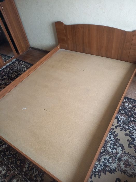 продам двухспальную кровать