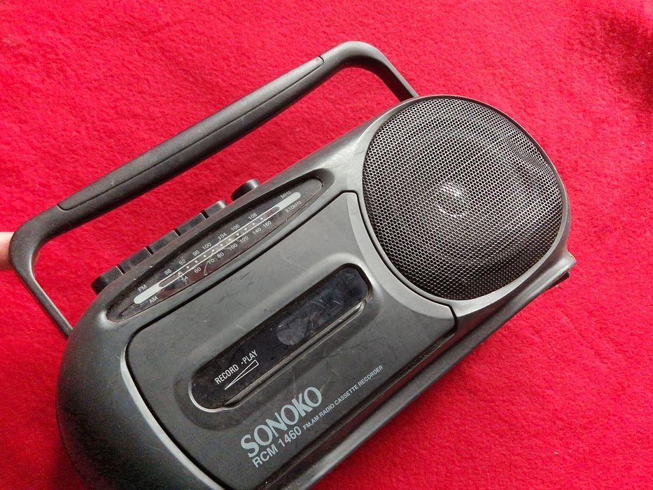 Radio casetofon  .
