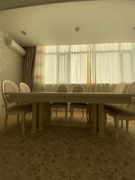 Продается большой гостиный стол Гранде