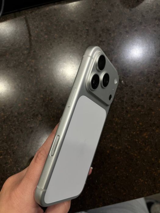 Продам iPhone 17 pro