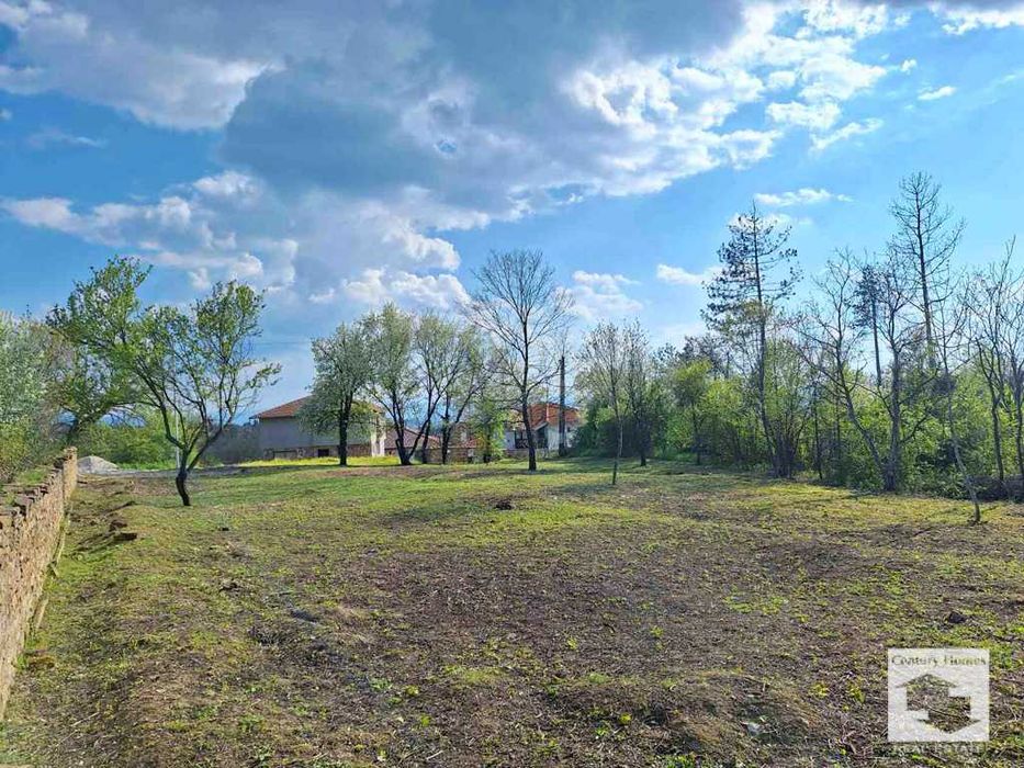 116275 Два съседни парцела за продажба, в непосредствена близост до регулационните граници на село Арбанаси
