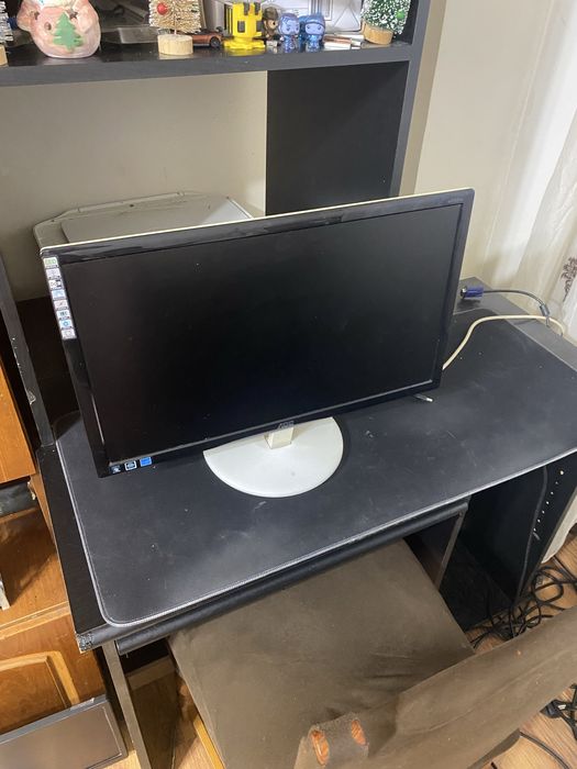 Vand doua monitoare Aoc 60 hz