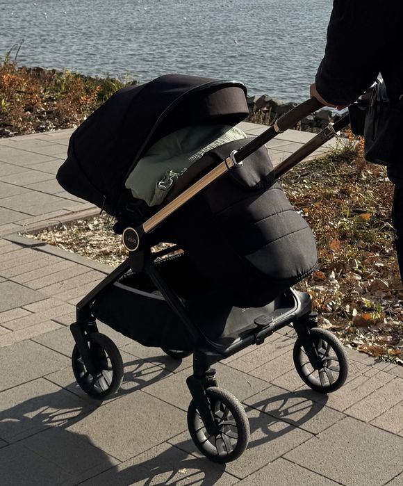 Продам коляску кидило д900