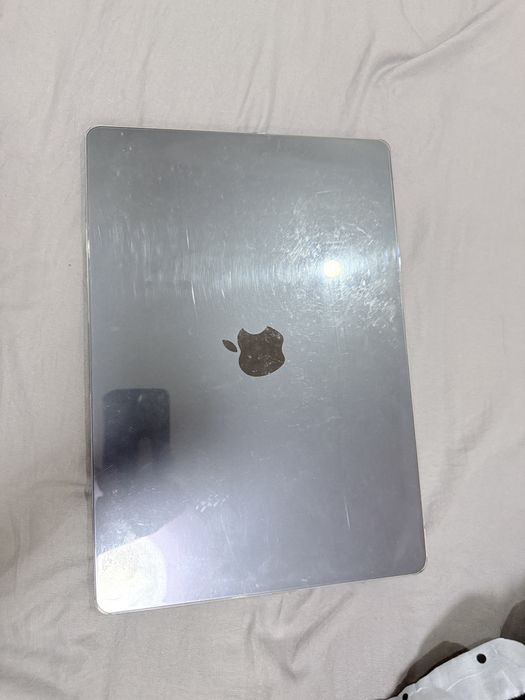 Mac book Air 15 inch m3 8/512