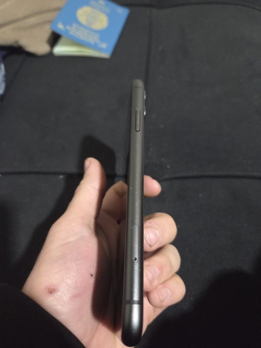 Продам айфон 11 64акб