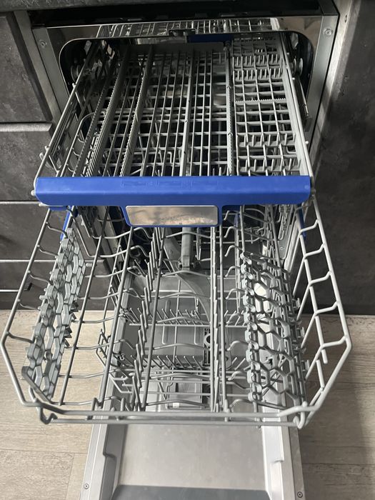 Продам посудомоечную машинку Midea