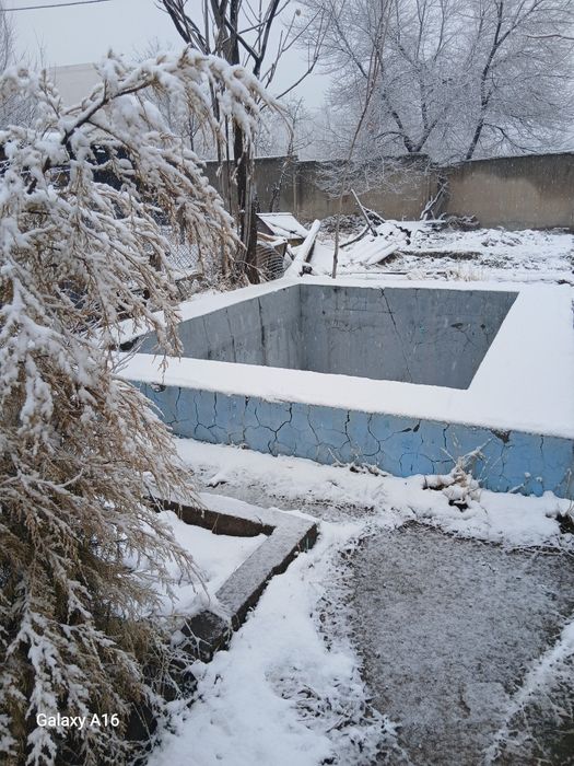 Срочно продаётся 2-х ком.квартира с огородом и летним бассейном