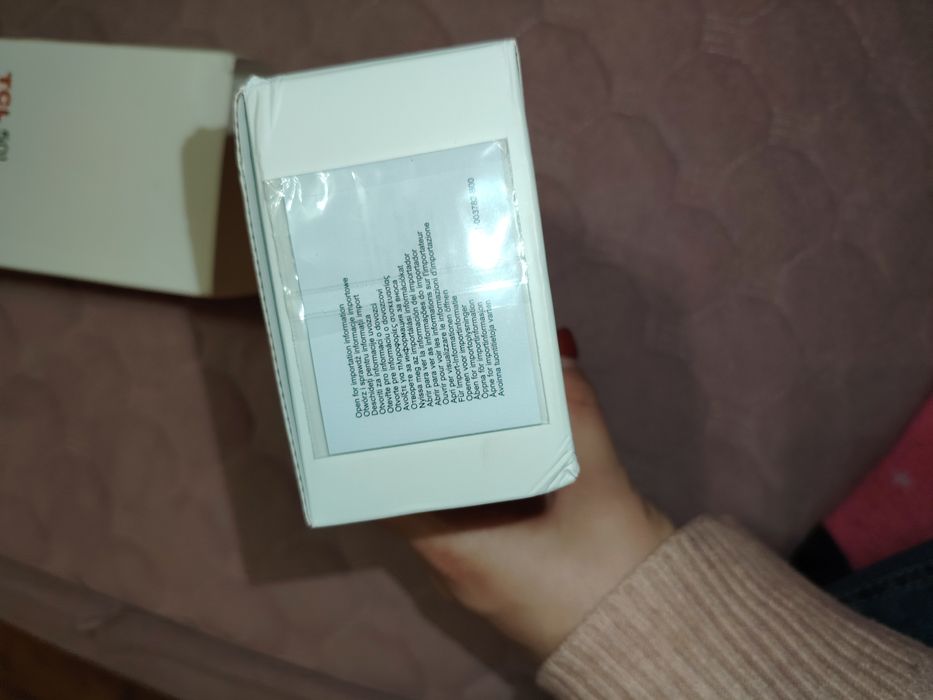 Telefon TCL nou nouț