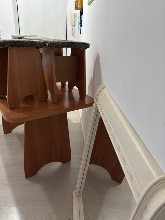 Кухонный стол и стулья