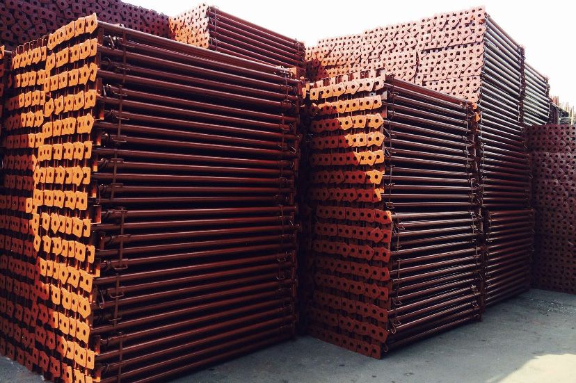 Închiriez popi metalici Noi