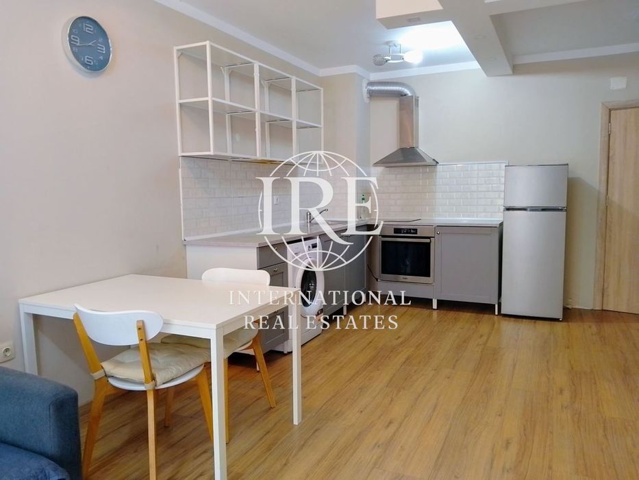 Продава се Двустаен апартамент в Варна, Бриз - 65 кв.м за 3077 €/кв.м - Снимка #4