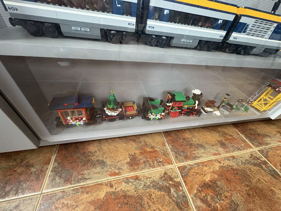 Продавам Lego 10254 Коледен влак