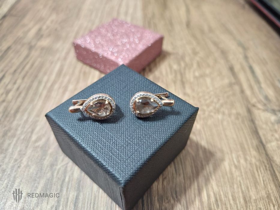 Продам золотые серьги.