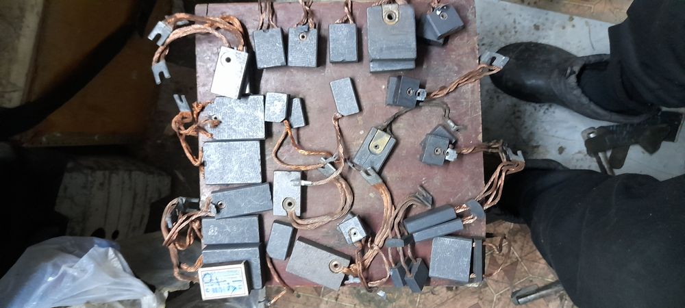 Продам генератор, 28v. щётки.