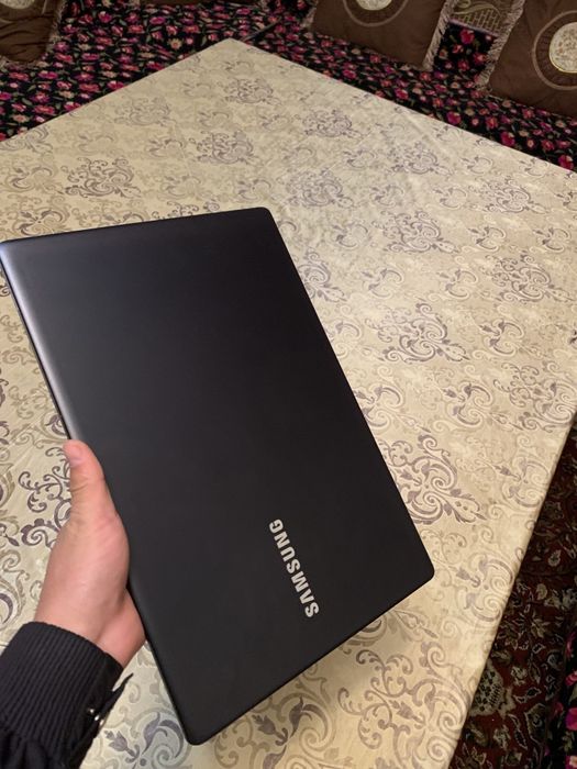 Samsung Notebook Core i7 holati tiniq