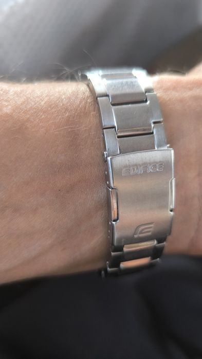 Часы Edifice Casio состояние отличное.