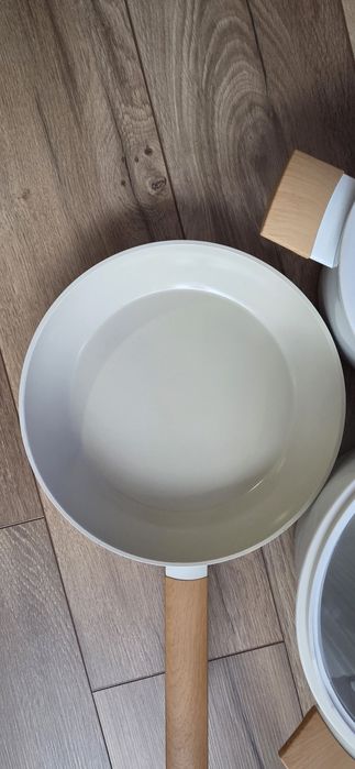 Тенджери Karaca и тиган