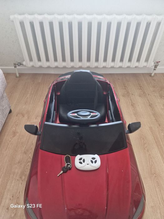 Детский электромобиль.