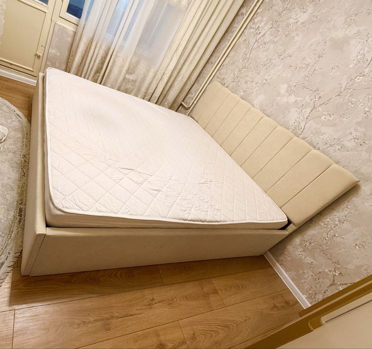 Двухспальная кровать