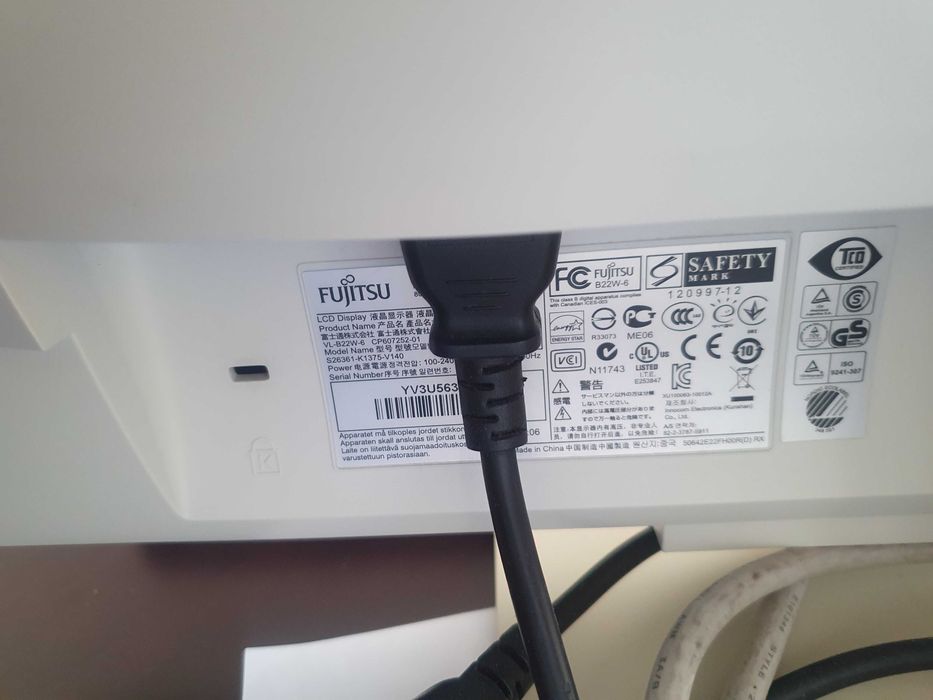 Fujitsu LCD B22W-6 дисплей  22инча с клавиатура Hama