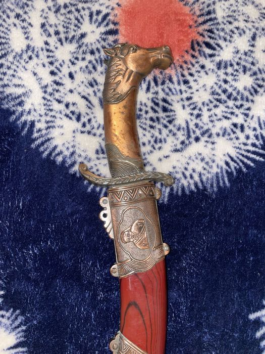 Pumnal mangal atic din cap de cal