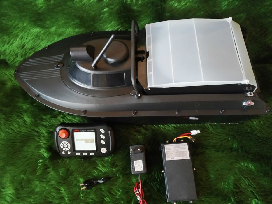 Лодка за захранка с GPS ; сонар ; автопилот ; 7,4V ; 16+1 поз.