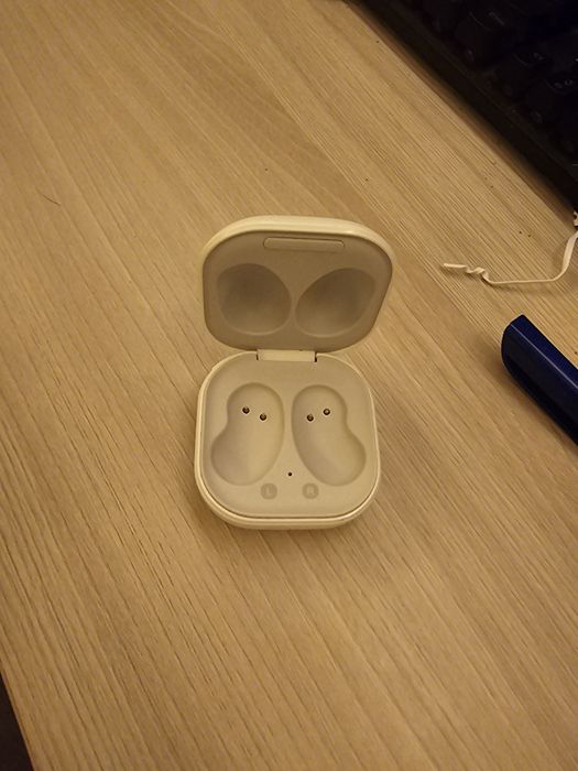 Футляр от galaxy buds live