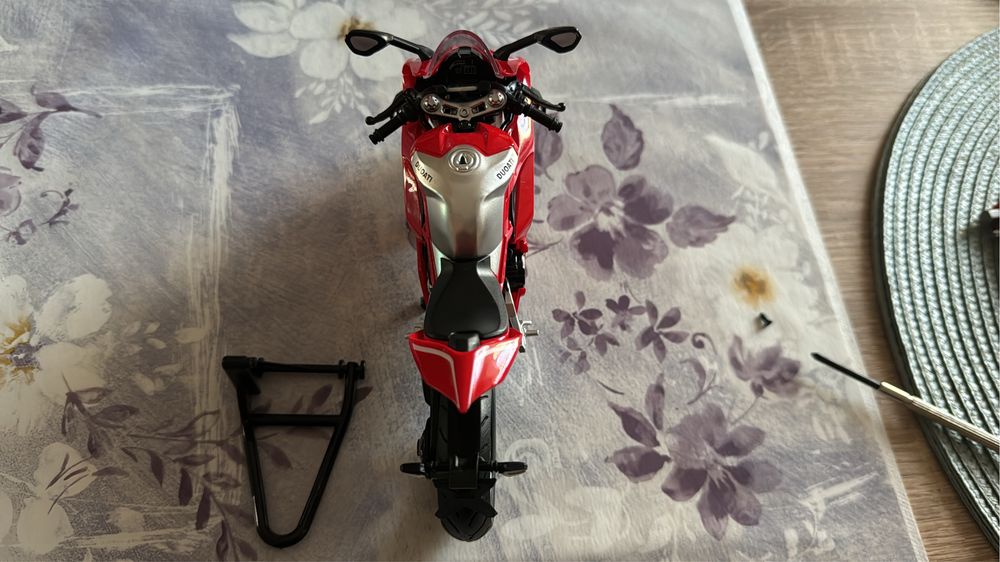 Machete ducati panigale Maisto machete moto