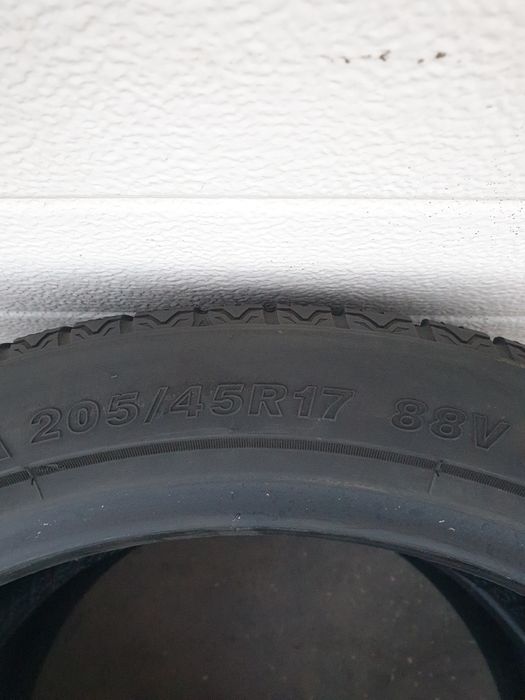 Всесезони гуми 2 броя WESTLAKE AllSeason 205 45 R17 дот 4520