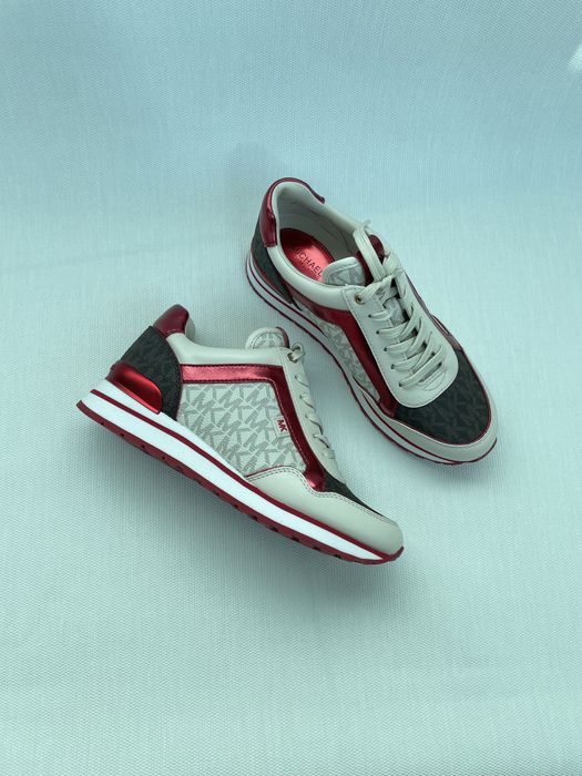 Кроссы от бренда Mihael Kors