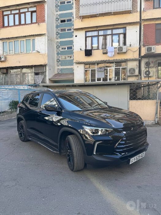 Tracker 2023 Qora Ltz sprochna sotiladi