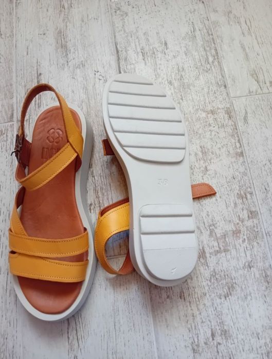 Vând sandale piele naturală