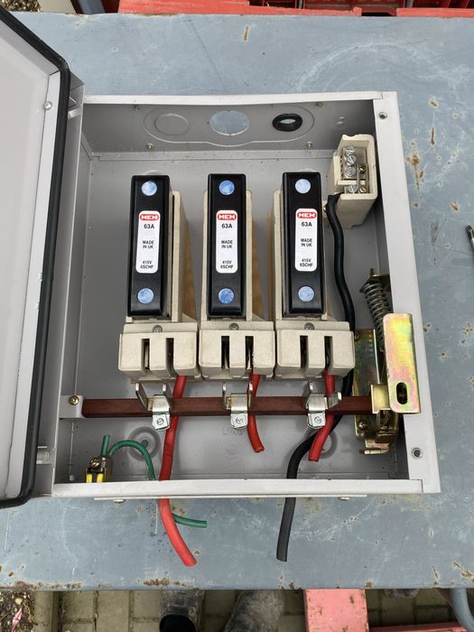 Heblu intrerupator general trifazic