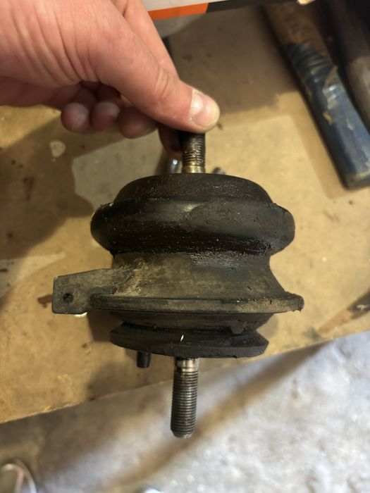Подушка двигателя. 2 JZ