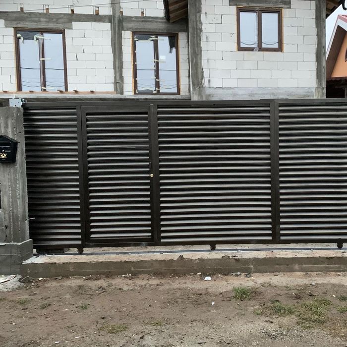 Porti - Garduri Model JALUZEA ( Stacheti )