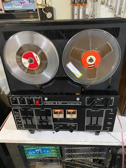 Magnetofon tesla B115