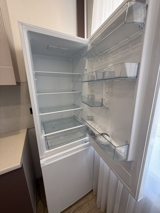 Продаю новый холодильник