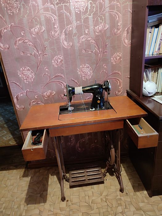 Продам швейную машинку